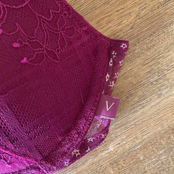 Victoria secret bras - Picture 2 of 4